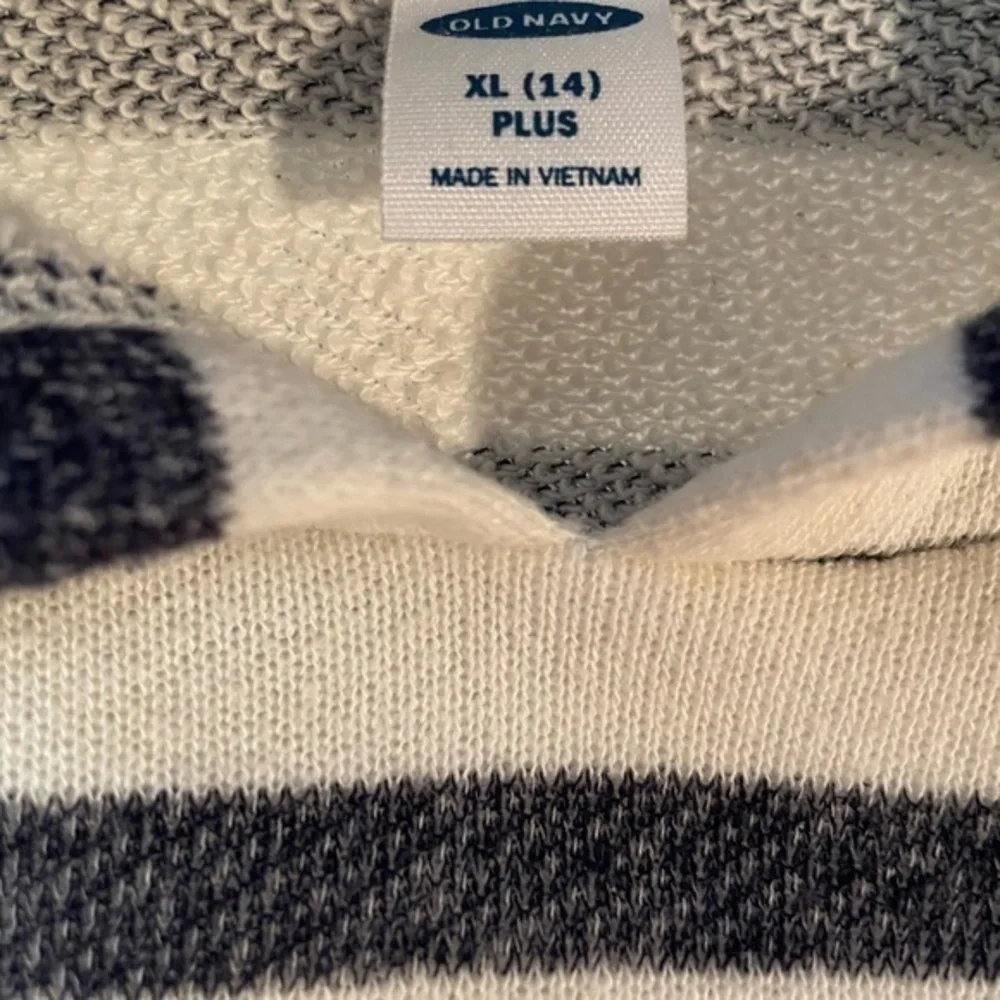 Old Navy Girl pre own pullover hoddie / stripe / XL w knot-slit accent both side